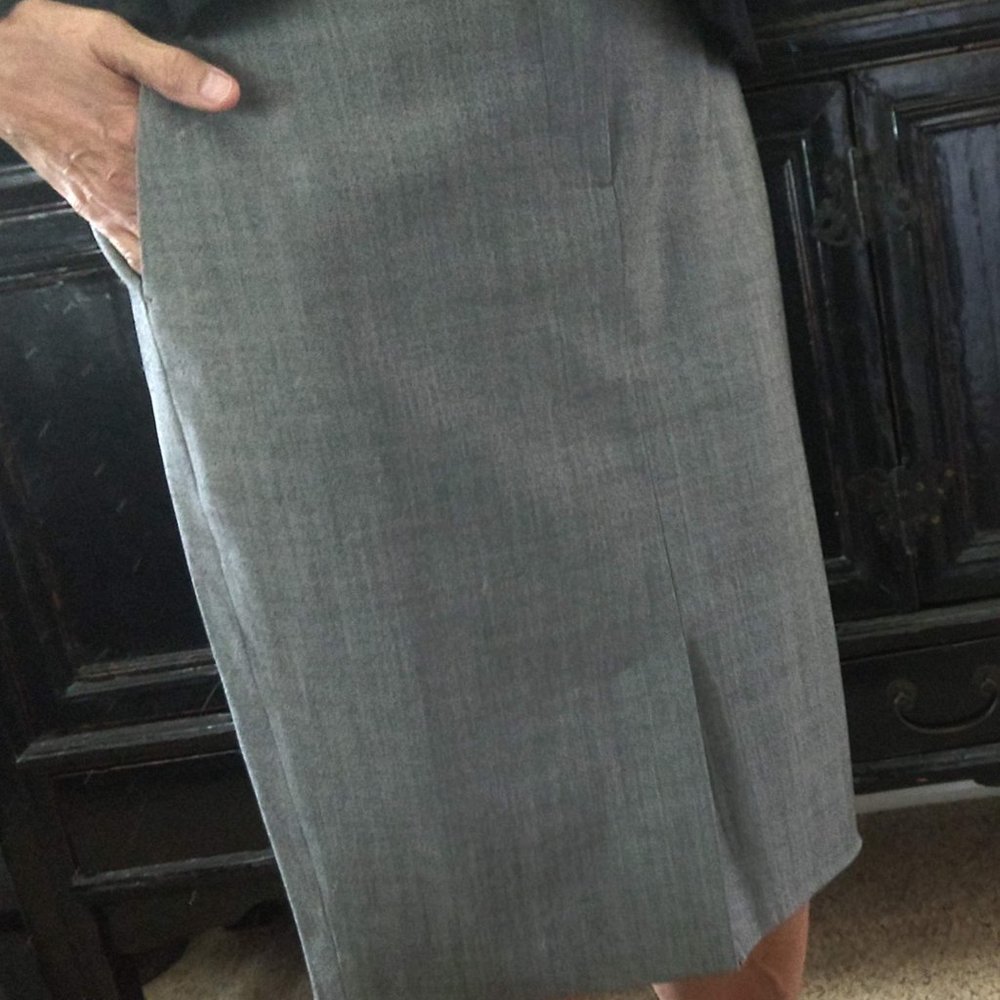Banana Republic grey pencil skirt in a size 12